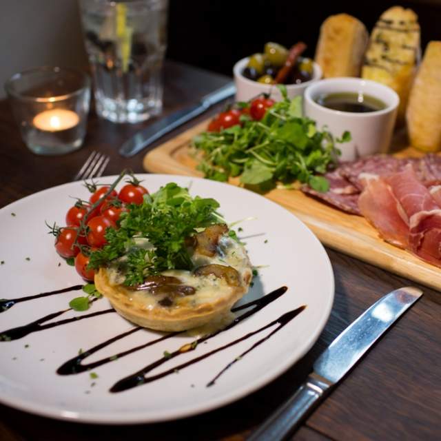 Food at The Fleece Inn