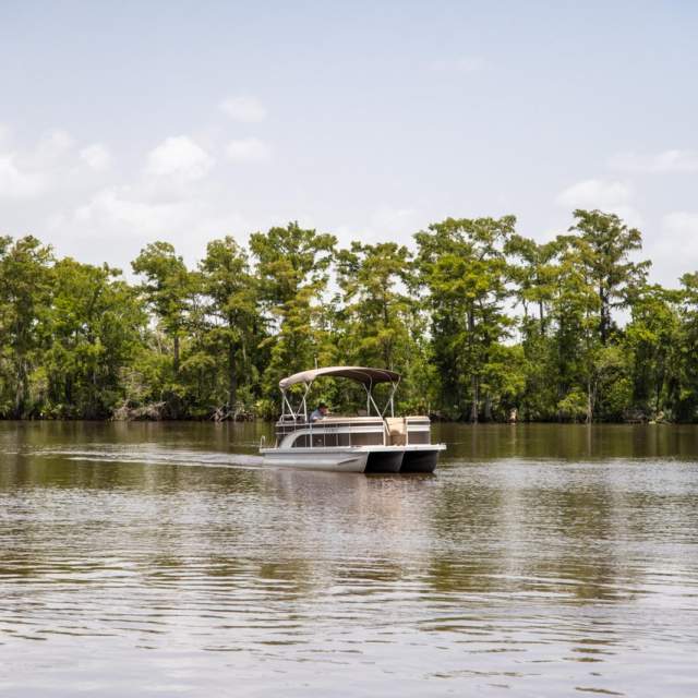pontoon boat in the river at Riverside Park
