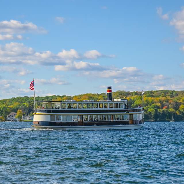 lake geneva bay tour