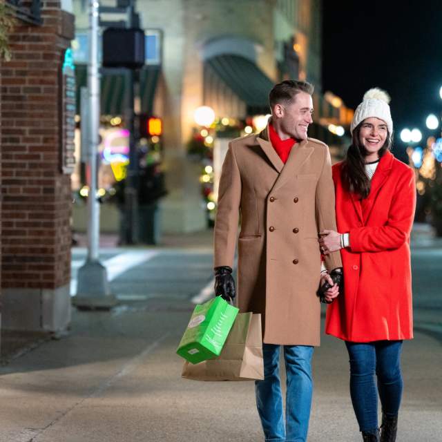 Couple shopping in downtown Lake Geneva during the winter