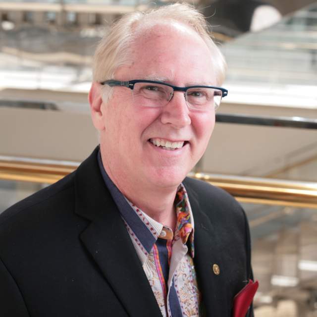 Wayne Glowac headshot