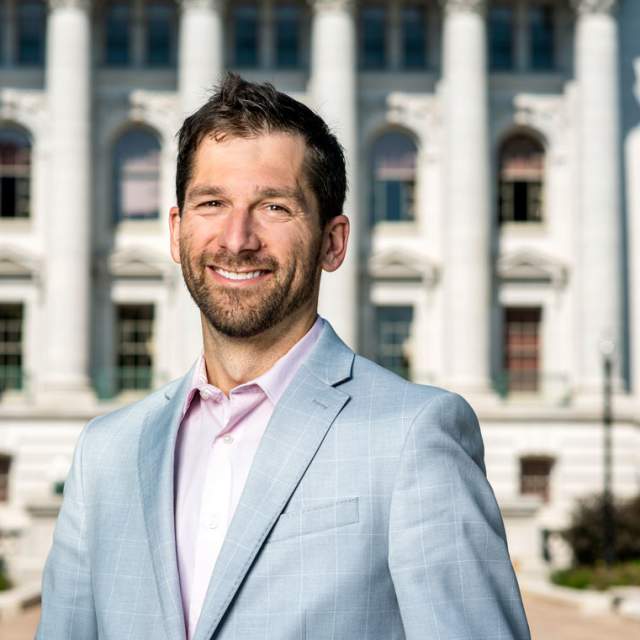 Joe Loehnis headshot