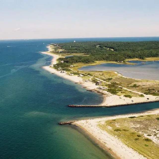 Lake Tashmoo Town Beach
