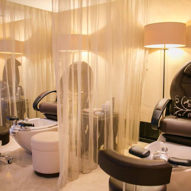 How to Relax Before Your Big Day in New Orleans