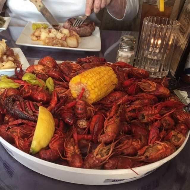 Knotty-Pine-crawfish-boil-briellejohnson_92