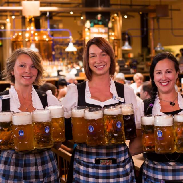 Hofbrauhaus Bier Girls