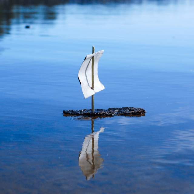 Barkebåt ved vannet