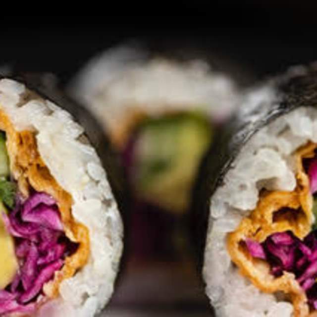 Nærbilde av sushi ruller
