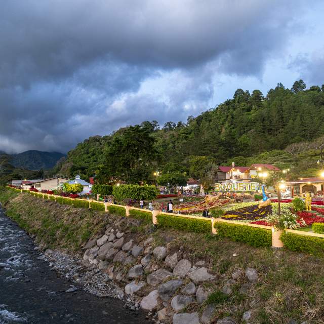 Boquete, the town is famous for its beautiful, mountainous scenery, cool climate, and the Caldera River that runs through it. The area is known for its lush forests, coffee plantations, and various ecotourism activities.