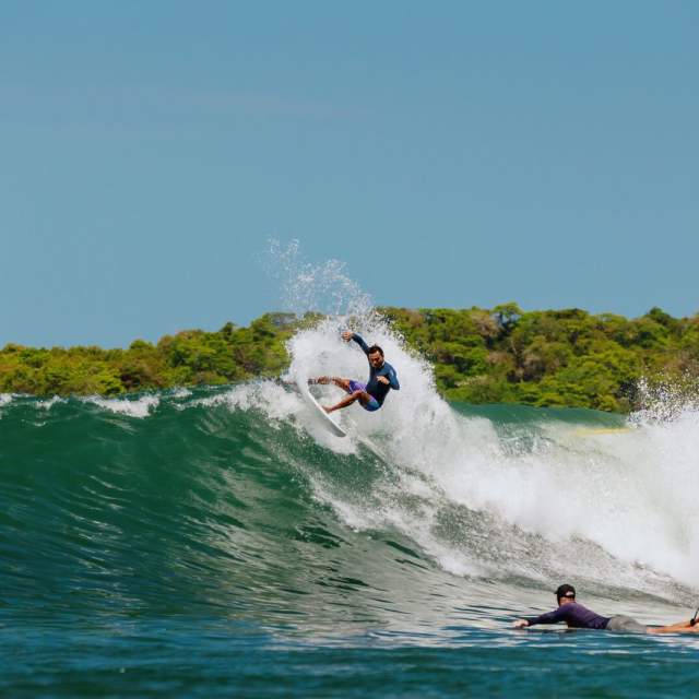 Surfer riding a wave in Santa Catalina, a destination known for surfing on the Pacific Coast of Veraguas.