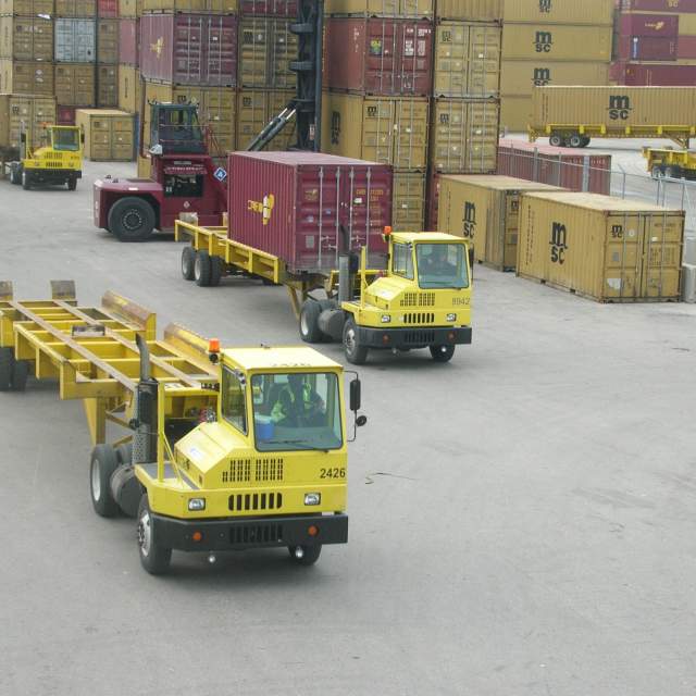 Moving containers dockside