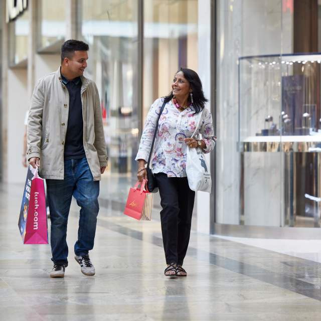 Late-night Shopping in Southampton