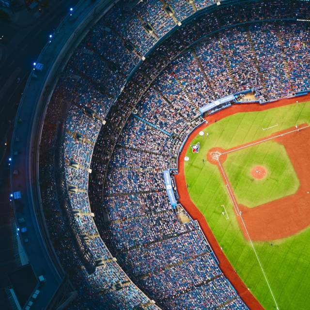 How well do the Toronto Blue Jays perform when the Rogers Centre
