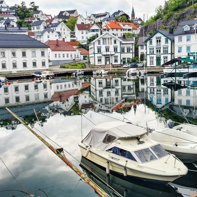 Området rundt havna i Tvedestrand