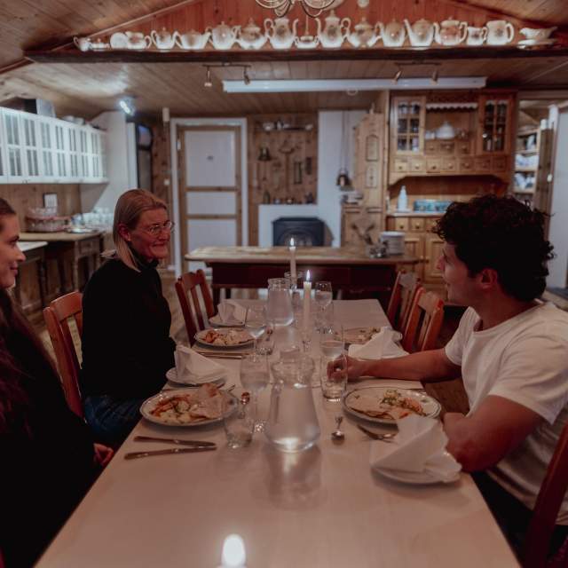 Gjester som spiser på Heddan Gard