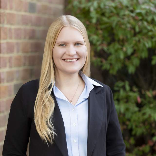Emma Schmitz Headshot