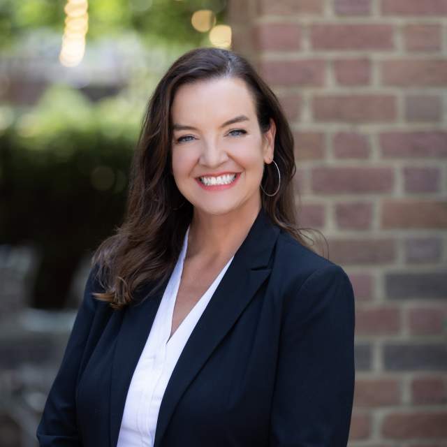 Jennifer Case Headshot