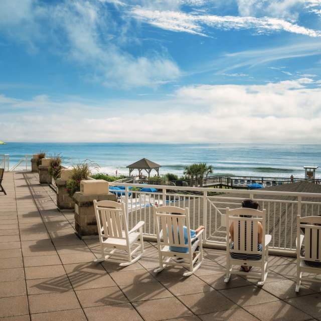 WB Holiday Inn - deck