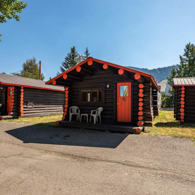 Kudar Log Cabins Opens for the Season