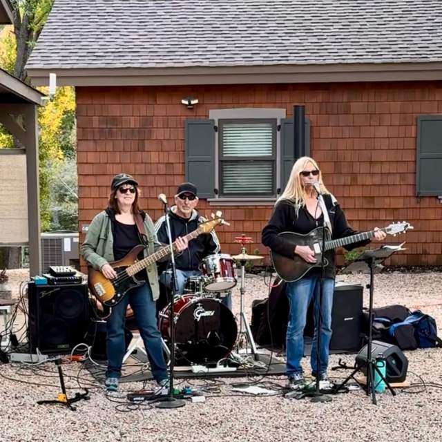 Cottage Creek presents live music by Blue House