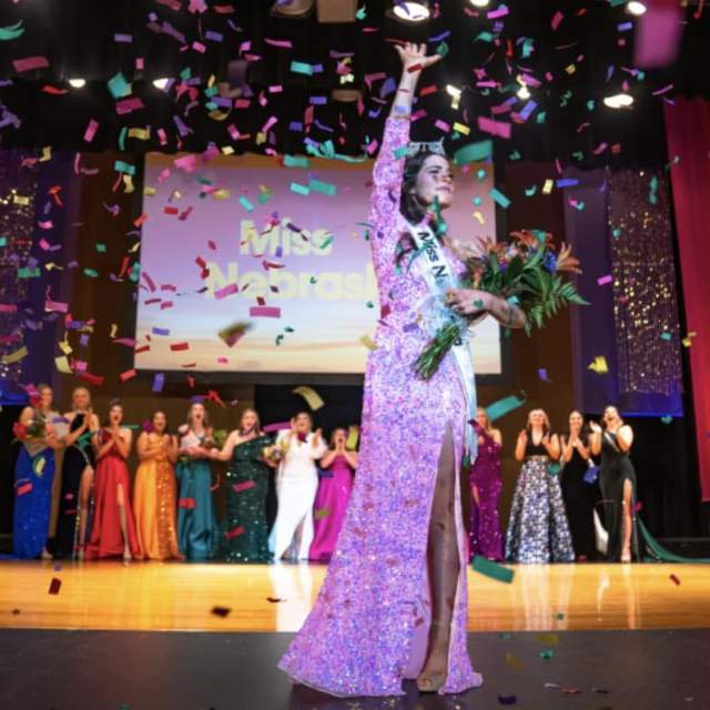 Miss Nebraska & Miss Nebraska Teen: Opening Ceremony & Delegate Red Carpet Arrival