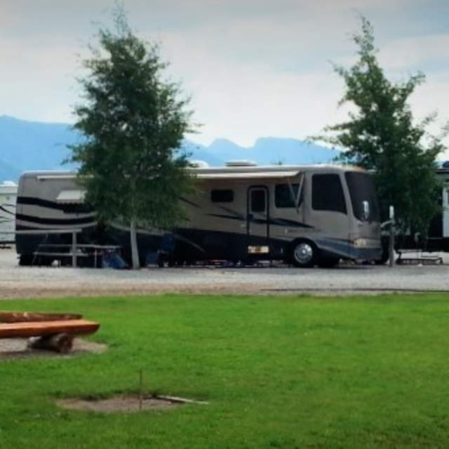 Wolf Den Log Cabin Motel & RV Park
