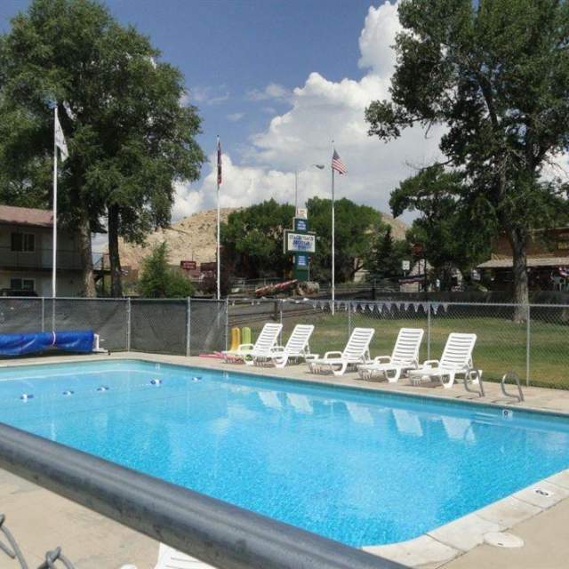 Stagecoach Inn & Suites