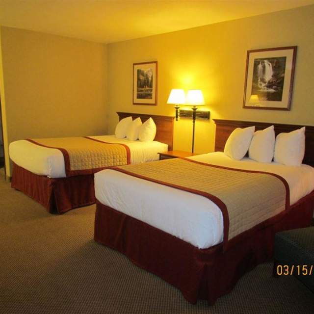 Pinedale Hotel
