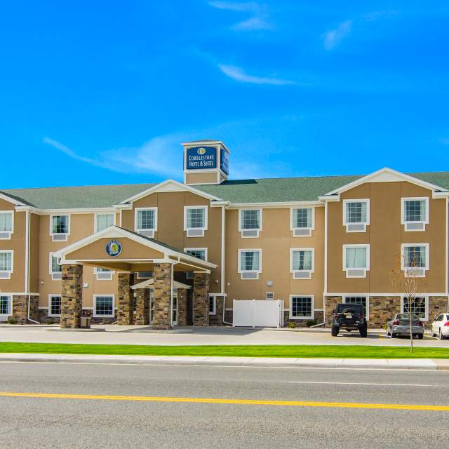 Cobblestone Hotel & Suites- Torrington