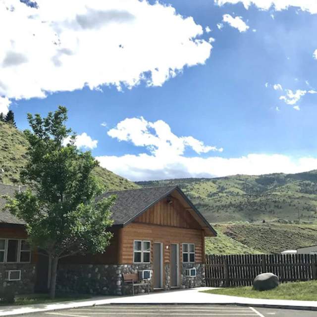 Cody Holiday Lodge
