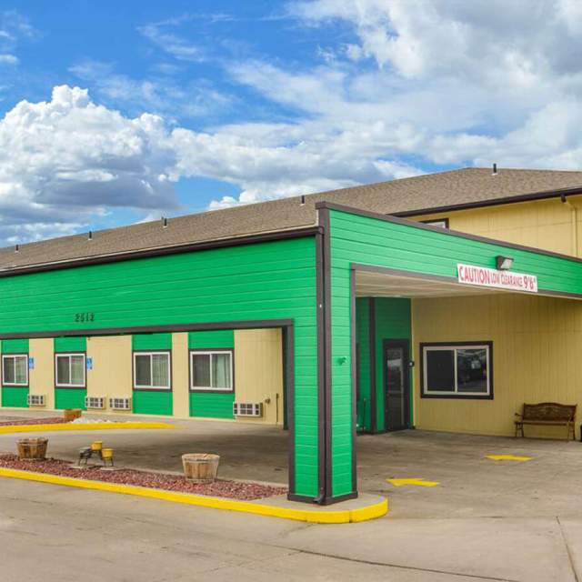 GuestHouse Inn & Suites