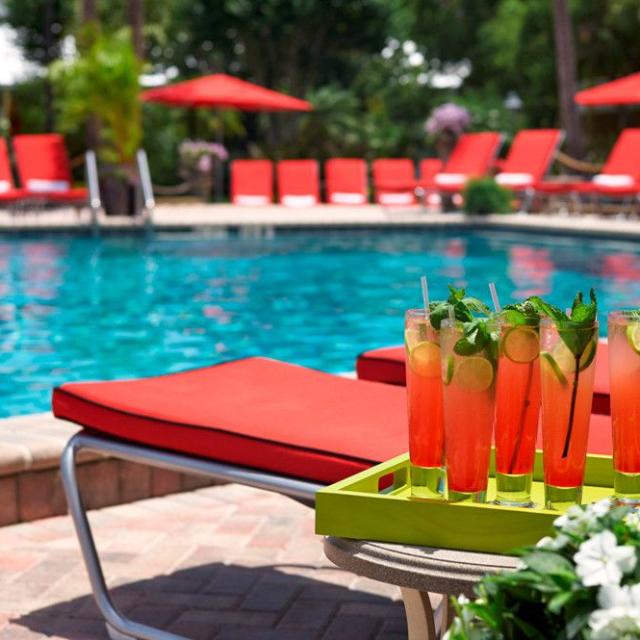 Wyndham Orlando Resort International Drive drinks by the swimming pool