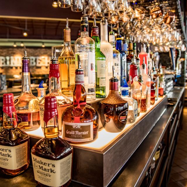 Bar Louie International Drive liquor bar