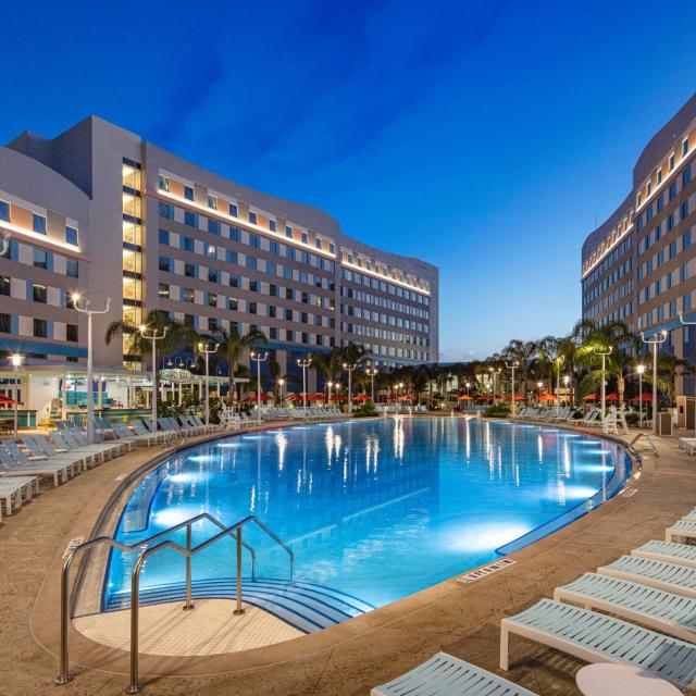 Universal's Endless Summer Resort - Surfside Inn and Suites pool at night