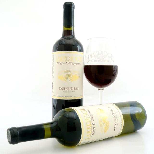 Lakeridge Winery & Vineyards red and white wine bottles