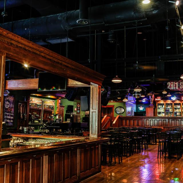 Howl At The Moon interior with bar