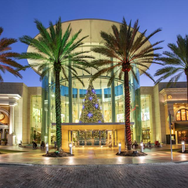 The Mall at Millenia main entrance at Christmas evening