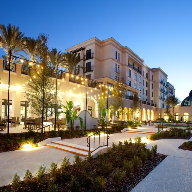 The exterior courtyard of The Alfond Inn at night.