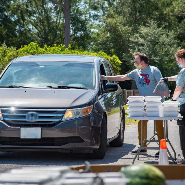 Feed the Need Florida volunteer.