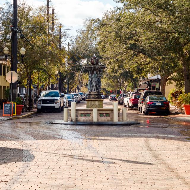 A street with a fountain in Thornton Park in Downtown Orlando.