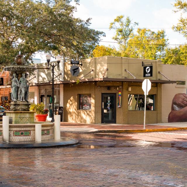 A street with a fountain in Thornton Park in Downtown Orlando