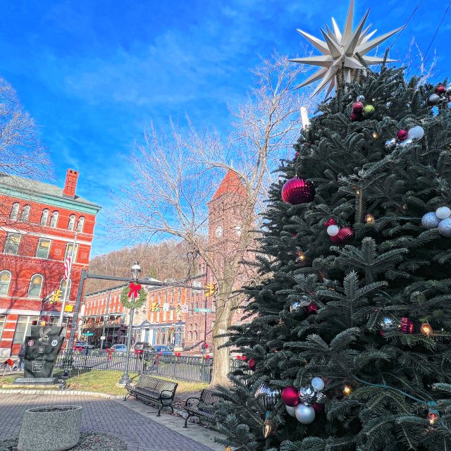 Holiday spirit on display in downtown Jim Thorpe, PA