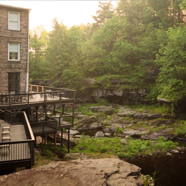 Places to Stay in the Lake Region of the Pocono Mountains