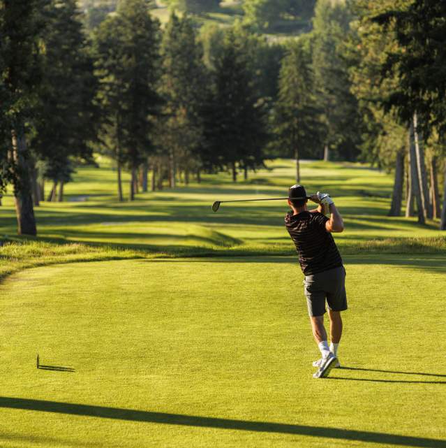 Person hitting a drive at Sunset Ranch Golf Country Club