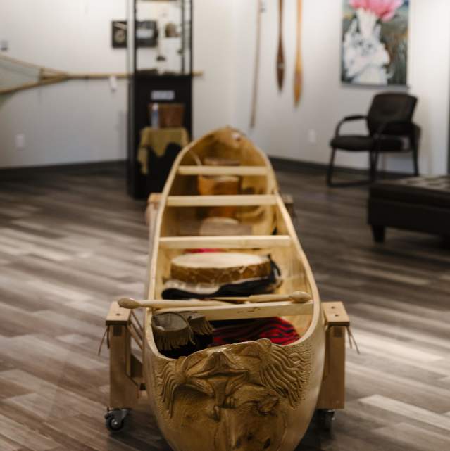 Dugout_Canoe_at_Sncewips_Heritage_Museum
