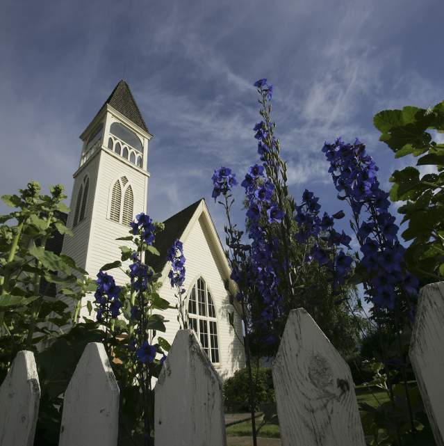 Kelowna -The Benvoulin Heritage Church