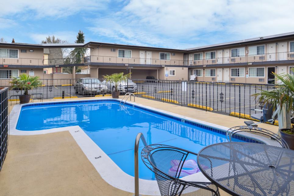The outdoor swimming pool at University Inn and Suites