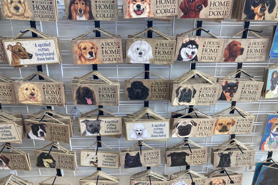 Many signs with pictures of different dog breeds.