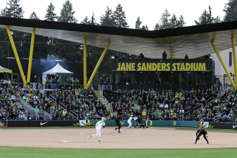 Oregon baseball gets new turf, videoboard, changes to fences at PK