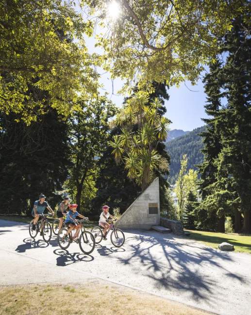 Family leisure biking - Queenstown Gardens